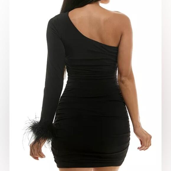 City Studios Juniors' Asymmetric One-Sleeve Feather-Trim Ruched Bodycon Dress XS - Picture 5 of 9